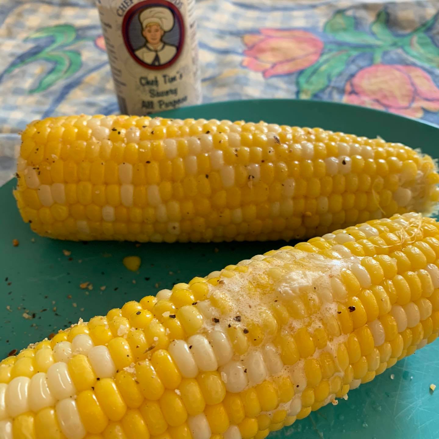 Two ears of corn on a blue plate with a colorful tablecloth in the background.  Seasoned with Chef Tim's Savory All Purpose Seasoning. A delightful blend of spices for beef, pork, chicken, seafood, veal & lamb, including roasts, steaks, chops, loins, fillets, and burgers. Also great on roasted potatoes, fries, pizza, vegetables & soups.
"Anything that walked, swam flew or grew."
Gluten Free & Cholesterol Free & No MSG
Great as a Gift for anyone who loves to Cook, Grill or use in the Smoker. Made in USA.